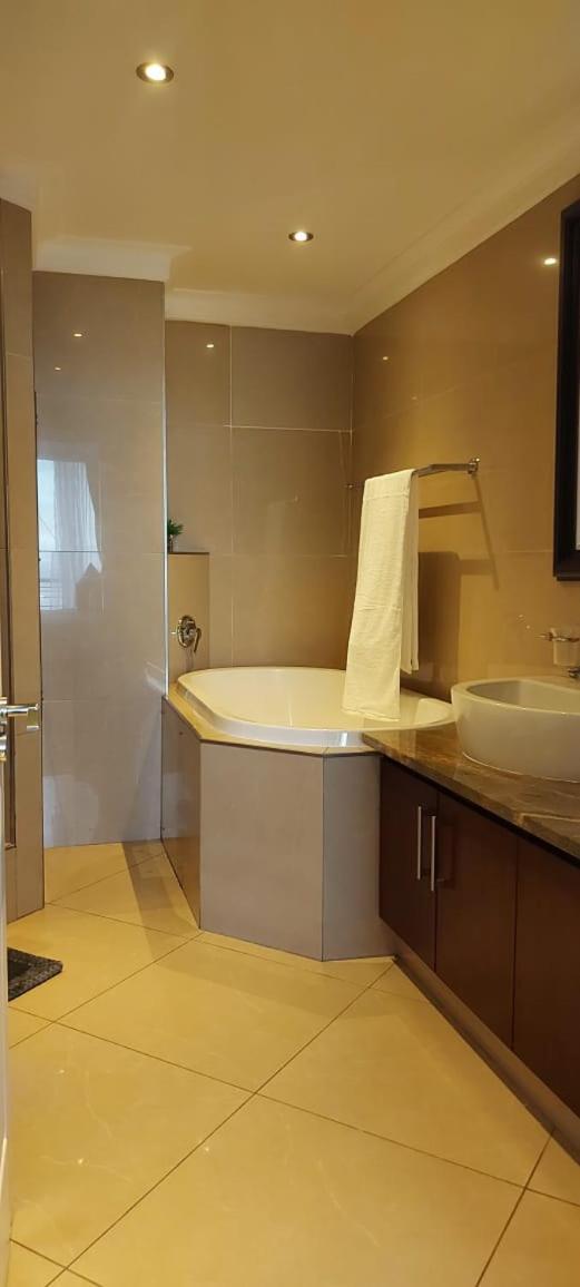 شقة Ocean Sunrise At The Sails - Durban Point Waterfront المظهر الخارجي الصورة